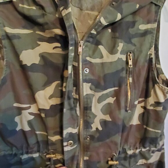 Zenana Outfitters Camouflage Utility Vest with Hood - Picture 5 of 13